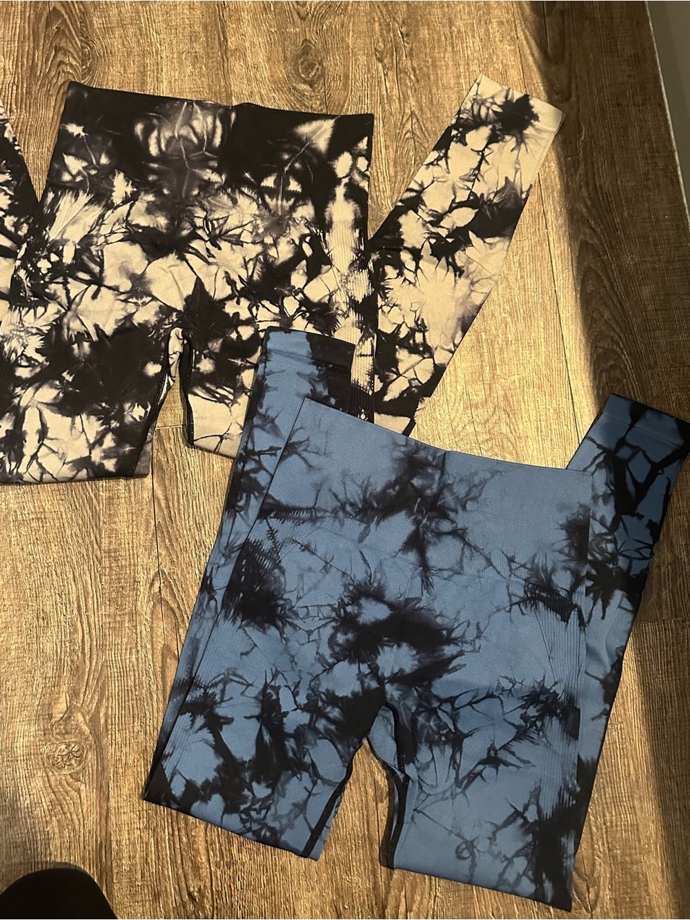 Women’s Tie-Dye Scrunch Butt Leggings xs/small Blue & Black